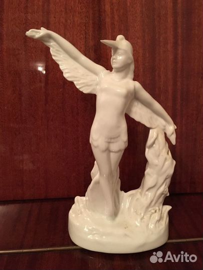 Фарфоровая статуэтка «Балерина-аист»