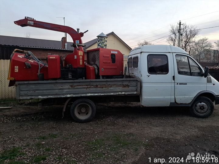 Спил деревьев,измельчитель веток