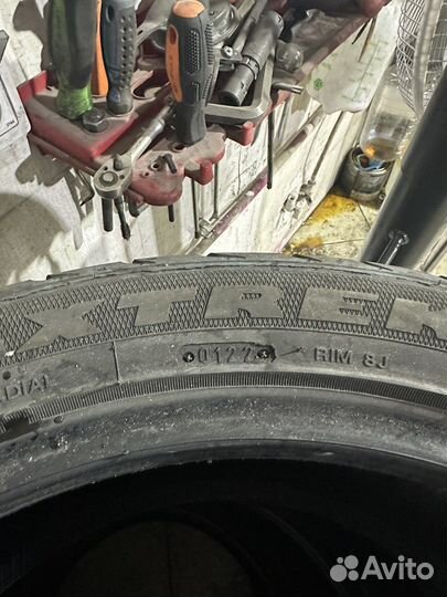Maxtrek Maximus M1 240/45 R19 и 275/40 R19