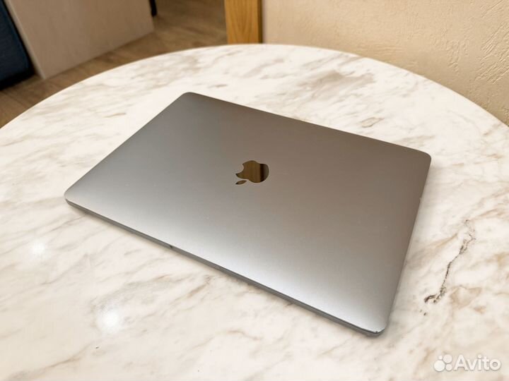 Apple macbook pro 13 2106