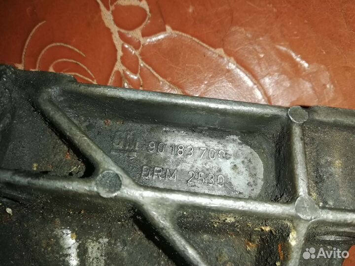 Кронштейн гура Опель Фронтера А