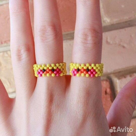 Брелок,украшения из бисера,колечки из бисера