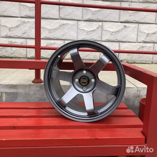 Литой диск Volk R17 8.0 4*100 ET35 d73.1