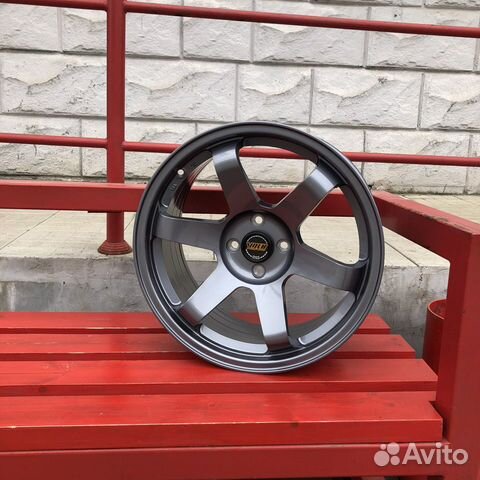 Литой диск Volk R17 8.0 4*100 ET35 d73.1