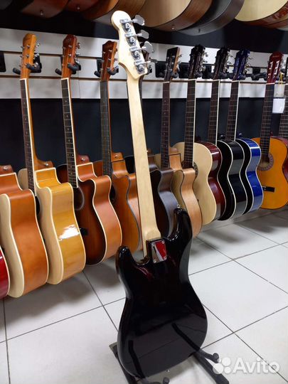 Бас-гитара Новая