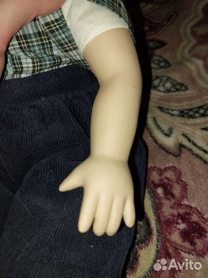 Кукла фарфоровая