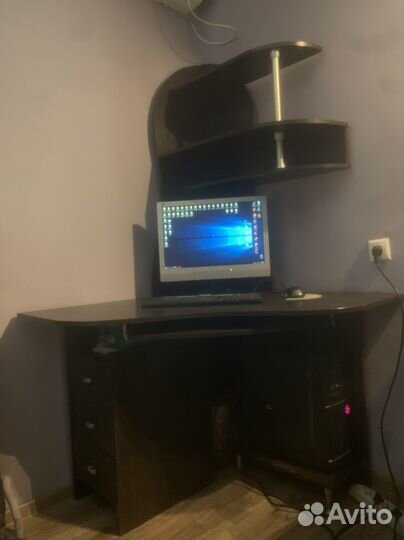 Компьютерный стол