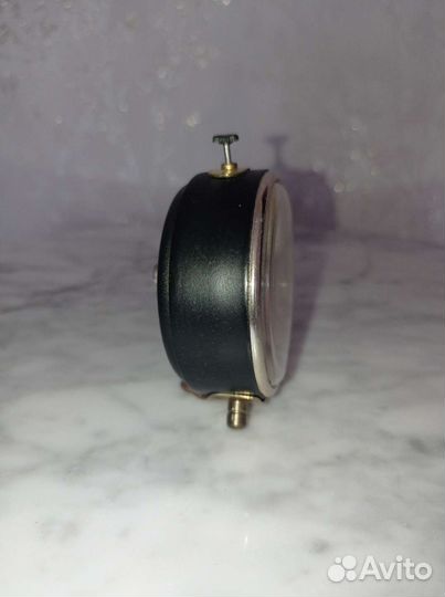 Часы будильник «Мир» с символом мира белым голубем