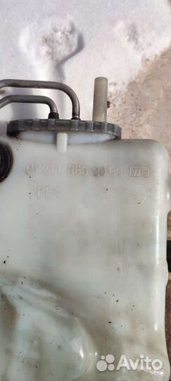 Мерседес W 211 бачок омывателя