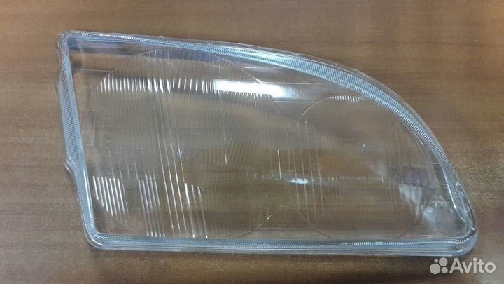 Стекла фар Toyota Avensis AT220 1998-2000