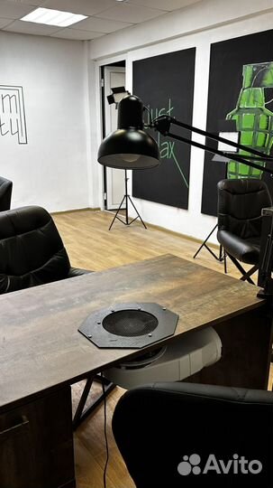 Рабочее место мастера маникюра,визажиста