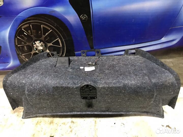 Обшивка крышки багажника Mercedes W211