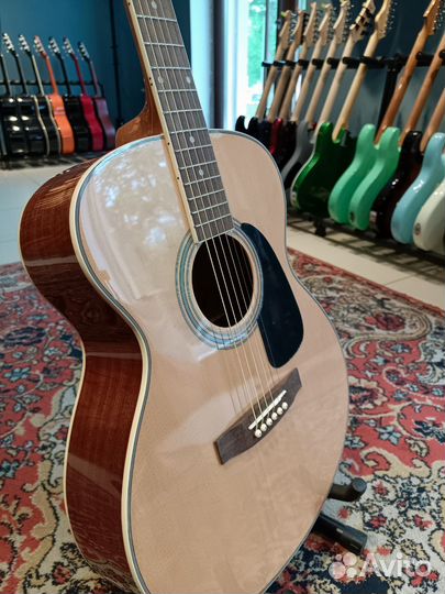 Акустическая гитара Новая