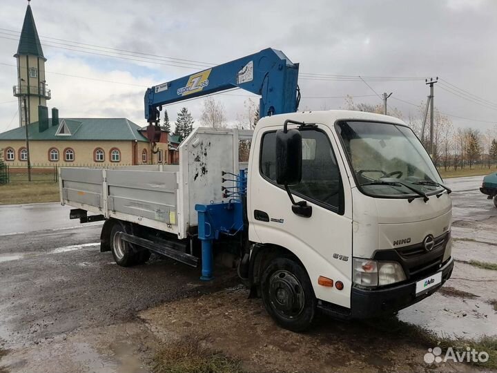 Hino 300 (Dutro) с КМУ, 2013
