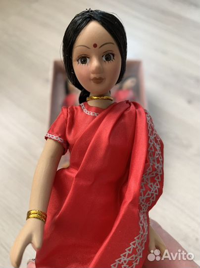 Кукла фарфоровая коллекционная