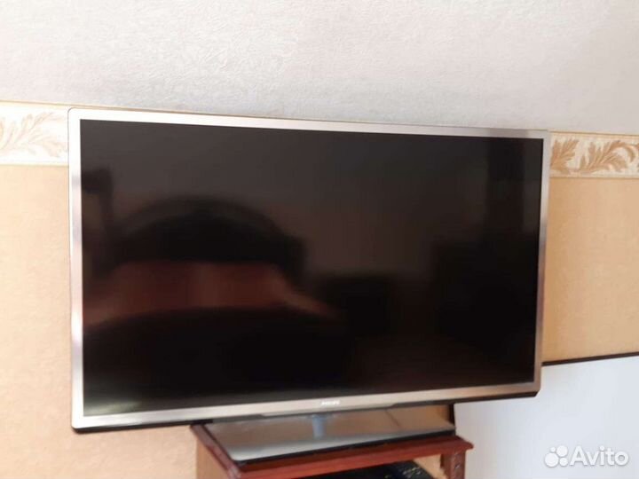 Телевизор Phillips Smart LED TV 46PFL5507T/60