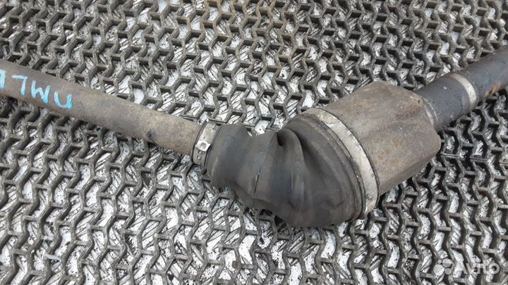 Полуось передняя правая (приводной вал, шрус)