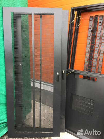 Серверный шкаф 42U разобран без стоек боковых