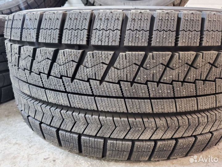 R18 Bridgestone Blizzak VRX 245/40, PCD 5x112 DIA 66.6
