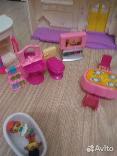 Домик кукольный с мебелью