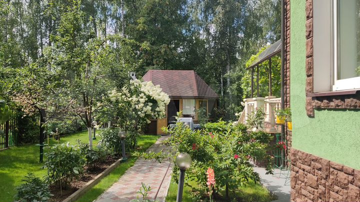 Коттедж 373 м² на участке 12 сот.