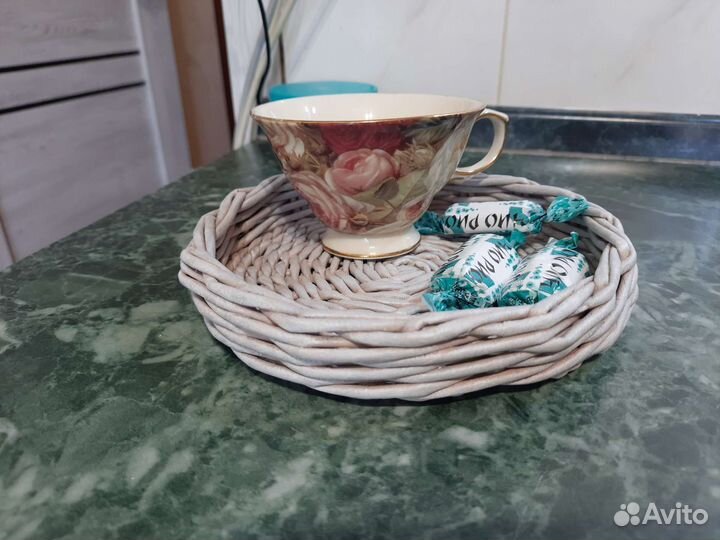 Плетенная корзина и поднос