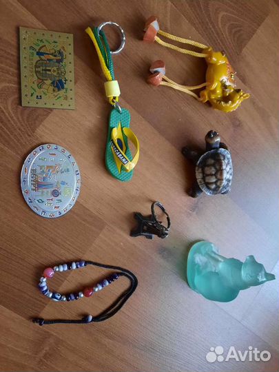 Статуэтки, брелоки, браслет, магниты