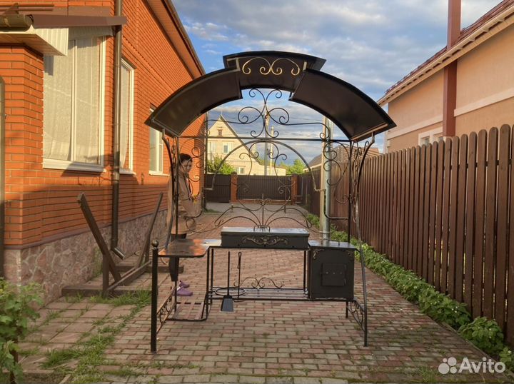 Мангал с крышей