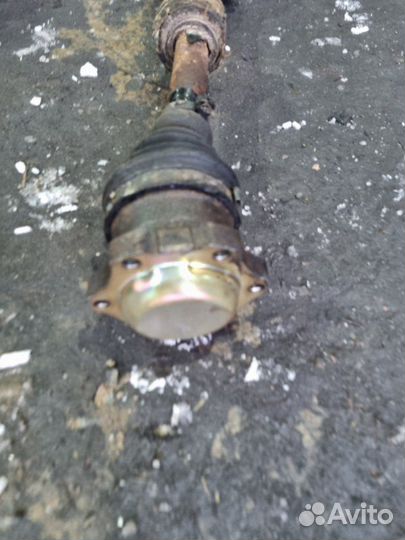 Полуось лев. перед. Volkswagen Golf