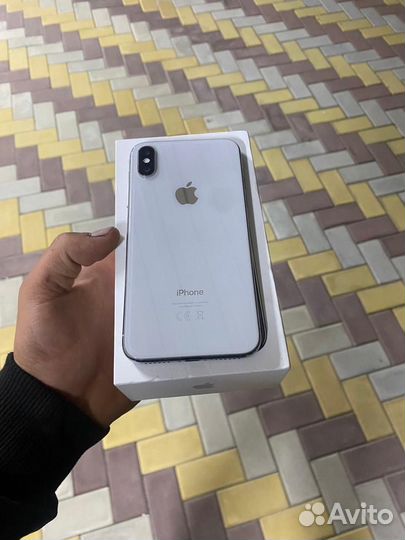 iPhone X, 64 ГБ