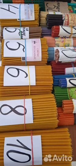 Свечи восковые церковные освещённые