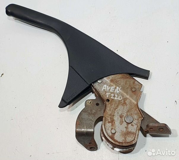 Рычаг стояночного тормоза Toyota Avensis T220