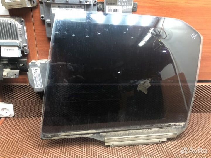 Стекло заднее левое Toyota Corolla E90 седан 1991