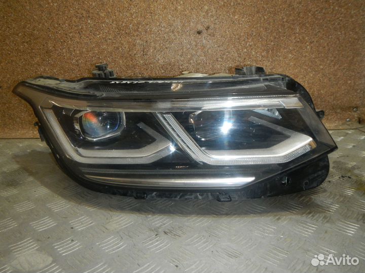 Фара правая Volkswagen Tiguan