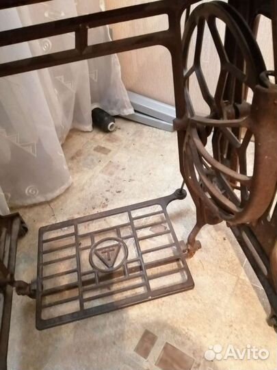 Швейная машина ножная