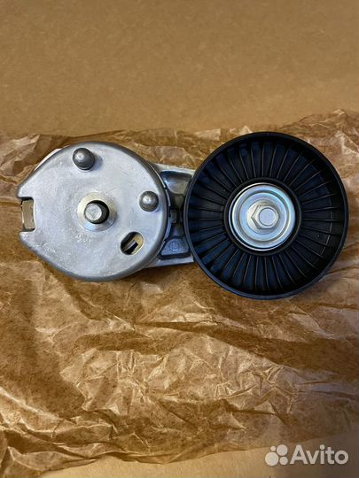 Ролик-натяжитель приводного ремня Land Rover