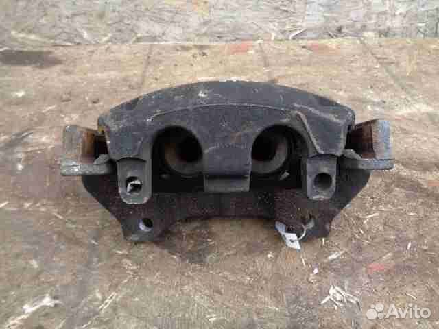 Суппорт передний правый Jeep Grand Cherokee 4 (WK2