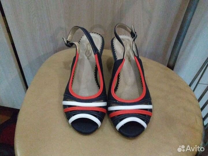 Босоножки женские