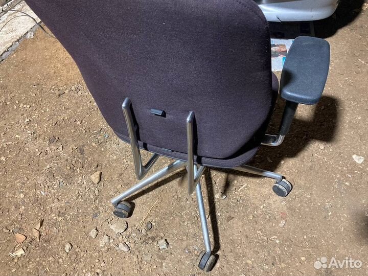 Офисное кресло