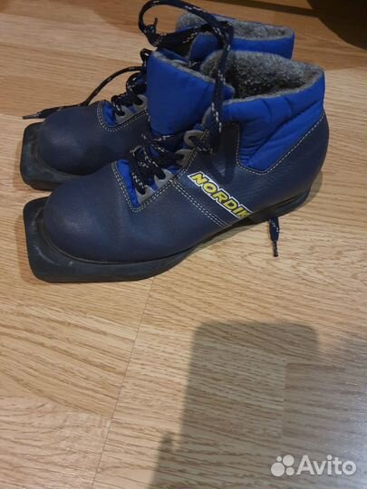 Продам лыжные ботинки размеры 34,36,38