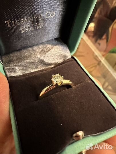 Кольцо с бриллиантом Tiffany&Co новое
