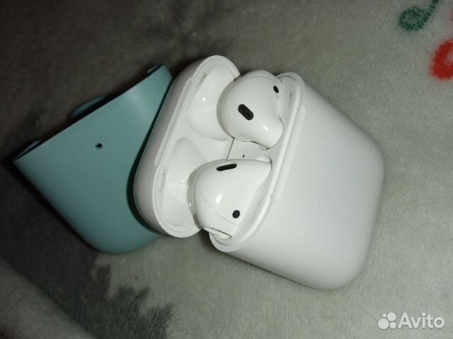 Apple AirPods (2nd Generation)