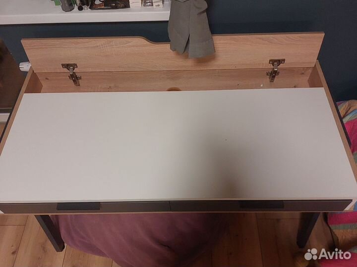 Стол с ящиками