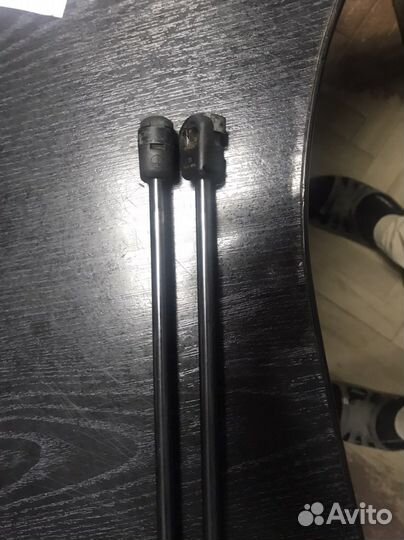 Пневмоцилиндр Passsat b6 varlint