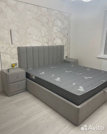 Белая кровать