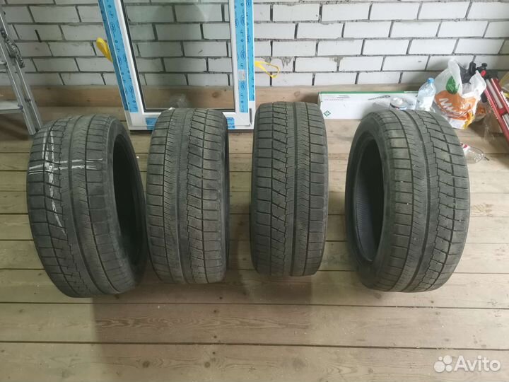 Bridgestone Blizzak VRX 215/50 R17