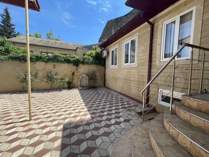 Дом 185 м² на участке 4,7 сот.