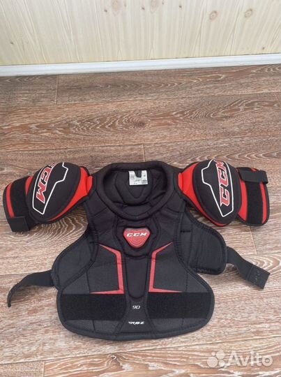 Хоккейный шлем