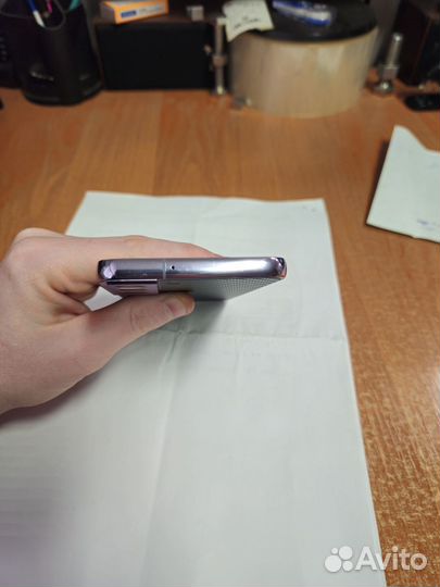 Samsung Galaxy S22, 8/256 ГБ