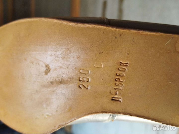 Ботинки для коньков